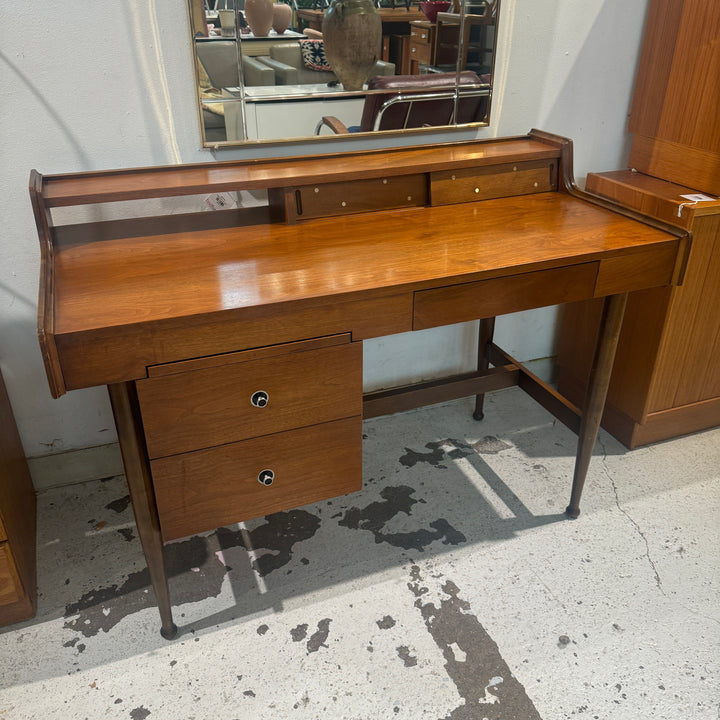 Hooker Mainline Desk